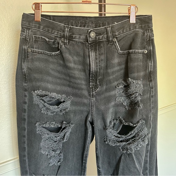 American Eagle Black Distressed Relaxed Baggy High Rise Mom Jeans Women 8 Short - Picture 2 of 10